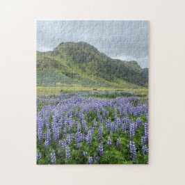 Paarse lupine bloemen & groene bergen legpuzzel