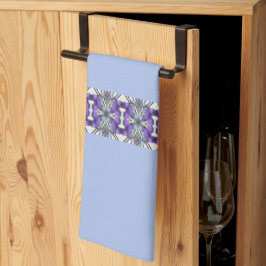 Paarse maaien met een gepatenteerde streep theedoek