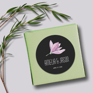 Paarse Magnolia Floral bruiloft gunst op zwart Ronde Sticker