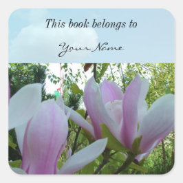 paarse magnolibloemen met bronlicht vierkante sticker