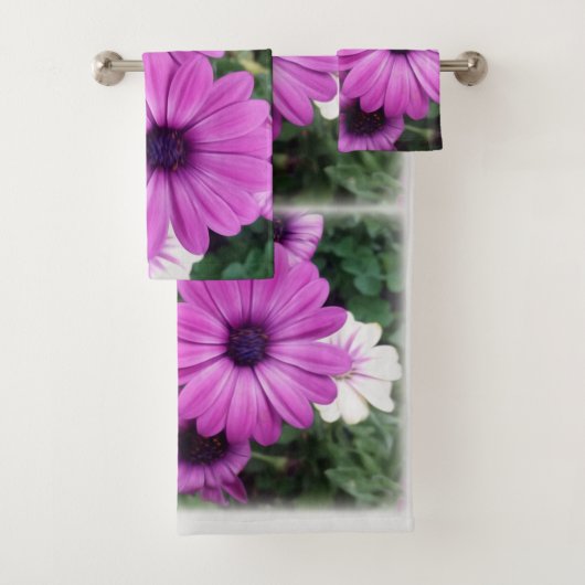 Paarse margrieten bad handdoek (Insitu)