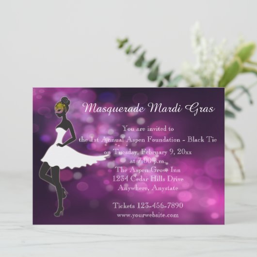 Paarse Masquerade Mardi Gras Ball Uitnodiging (Staand voorkant)
