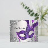 Paarse Masquerade Save The Date Aankondigingskaart (Staand voorkant)