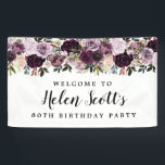 Paarse Mauve Pink 80th Birthday Party Welkom Spandoek<br><div class="desc">Een prachtig en elegant 80ste verjaardagswelkomstteken. De spoelrand bevat diepe paarse rozen samen met blozen en rode roze rozen. De fijne, diepe groene bladeren geven het een open en luchtige vibe. De geëerde naam van de gast wordt geschreven in een trendy modern manuscript. De resterende tekst is een klassiek lettertype....</div>