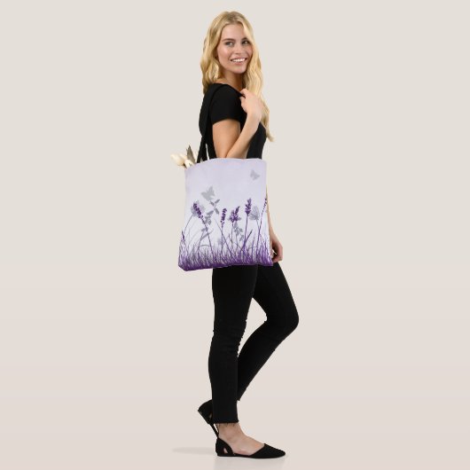 Paarse Meadow en Butterflies Tote Bag (Op model)