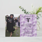 Paarse Medische RN School Afstuderen Aankondiging (Staand voorkant)