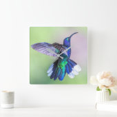 Paarse mensvogel in een Graceful Pose Vierkante Klok (Huis)