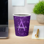 Paarse metalen stijlvolle monogramcups papieren bekers<br><div class="desc">Paarse Faux Metallic Elegant Monogram Birthday,  Wedding,  Vrijgezellenfeest of Bachelorette Party Cup. Deze Voetbal kan worden aangepast om uw initiaal en voornaam op te nemen. Neem contact op met de ontwerper voor aangepaste overeenkomende objecten.</div>