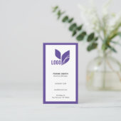 Paarse minimalistische moderne visitekaartje (Staand voorkant)