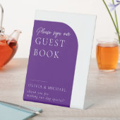 Paarse minimumeis voor het trekken van een gastboe reclamebord met voetstuk (Insitu)