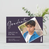Paarse Moderne Afstudeerdop Foto Afstuderen Aankondiging (Staand voorkant)
