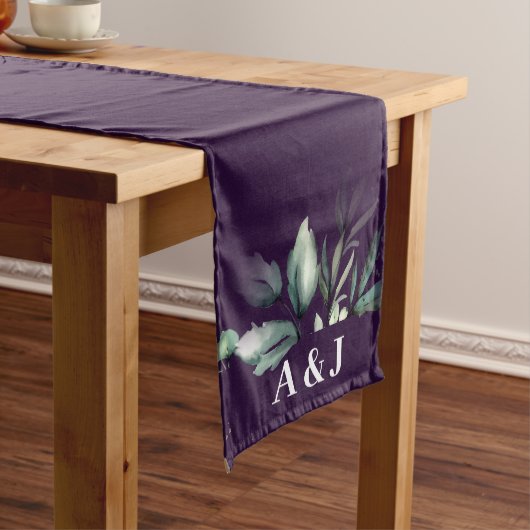 Paarse moderne groene monogram bruiloft medium tafelloper (Voorbeeld)