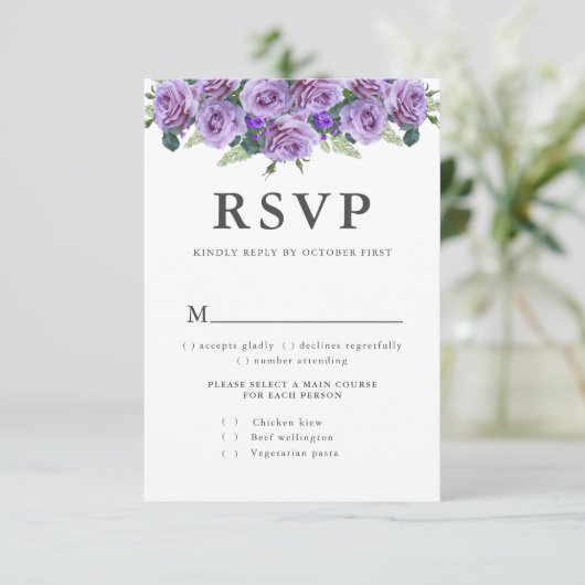 Paarse moderne typografie Elegant Floral Wedding RSVP Kaartje (Staand voorkant)