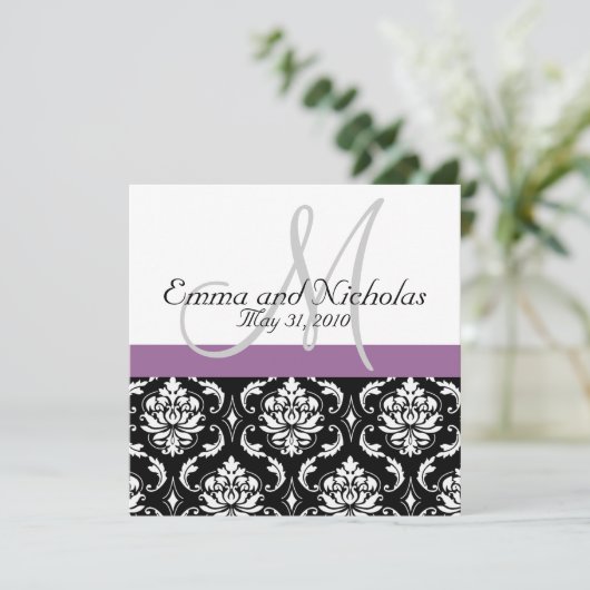 Paarse Monogram Damask Wedding Uitnodiging (Staand voorkant)