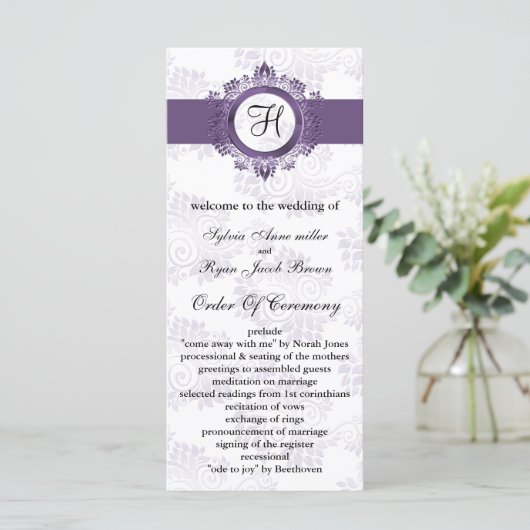 paarse monogram huwelijksprogramma programmakaart (Staand voorkant)
