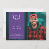 Paarse Monogram Laurel WreatAfstuderen Foto Aankondiging (Voorkant)