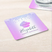 Paarse monogram naam cupcake glittersiroop schrift kartonnen onderzetters (Schuin)