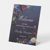 Paarse Moody Flower 18e Verjaardag Welkom Reclamebord Met Voetstuk (Voorkant)
