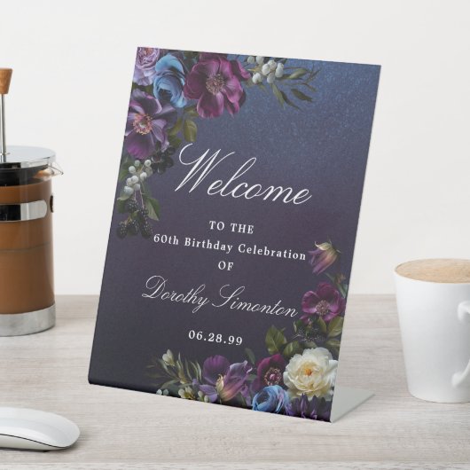 Paarse Moody Flower 60e verjaardag Welkom Reclamebord Met Voetstuk (Insitu)