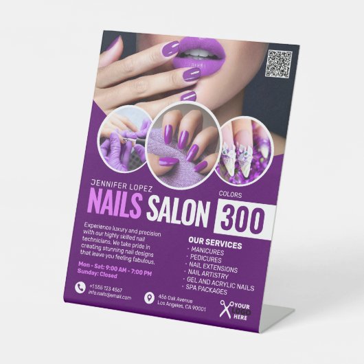 Paarse nagelsalon, schoonheidssalon, make-upkunste reclamebord met voetstuk (Voorkant)