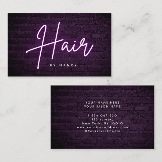 Paarse neon haar op bakstenen muur visitekaartje (Voorkant / Achterkant)