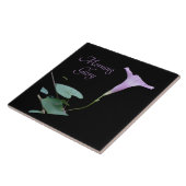  paarse ochtendglorie in zwart tegeltje (Zijkant)