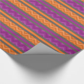 Paarse & oranje chevron strepen patroon cadeaupapier (Hoek)