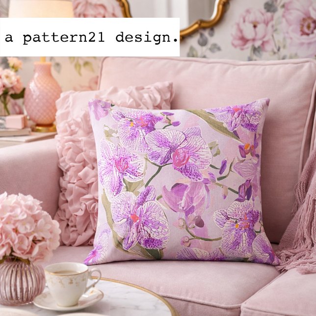 paarse orchidee bloempatroon kussen (Soft lavender and pink orchid pillow brings romantic floral elegance to a cozy space)