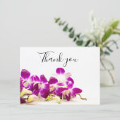 Paarse orchidee met steen op witte achtergrond  bedankkaart (Staand voorkant)