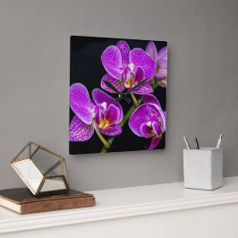Paarse orchidee vierkante klok