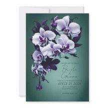 Paarse orchideeën op een groene achtergrond.