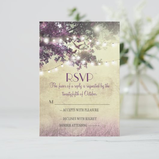 Paarse oude eikenboom lichten bruiloft RSVP kaarte (Staand voorkant)