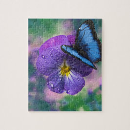 paarse pansie in de lente en vlinder legpuzzel