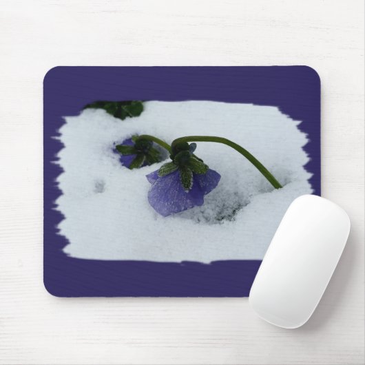 Paarse pansie op sneeuw muismat (Met muis)