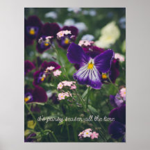 Paarse pansies en roze vergeet-me-nots