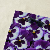 Paarse Pansy Bouquet Strandlaken (In situ)
