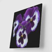 Paarse Pansy Portrait Vierkante Klok (Hoek)