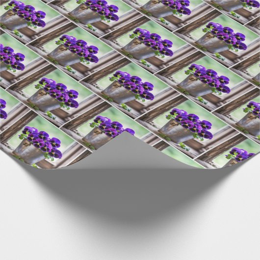 Paarse panty boeket in emmer cadeaupapier (Hoek)