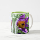 Paarse Pasque Flower Personalized Tweekleurige Koffiemok (Voorkant rechts)