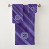 Paarse Passie | Violet Plum Brusbetier Monogram Bad Handdoek (Insitu)
