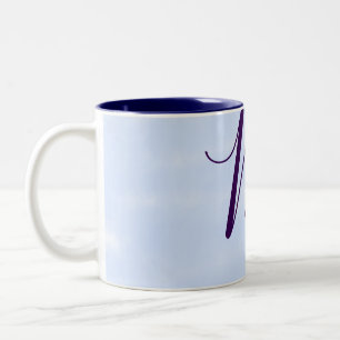 Paarse pastelkleur watercolor monogram naam letter tweekleurige koffiemok