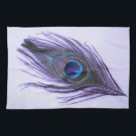 Paarse Peacock-doezelaar op Paarse keukenhanddoek<br><div class="desc">Een pauw met de paarse tonen op een lichte paarse achtergrond.</div>