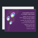 Paarse Peacock Feathers Wedding Kaart<br><div class="desc">De elegante en klassieke uitnodiging is voorzien van een prachtige vectorillustratie van paukveren op een diepe paarse achtergrond. Ideaal voor bruiloften,  vrijgezellenfeesten,  verjaardagsfeestjes,  zoete zestien feestjes en nog veel meer!</div>
