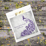 Paarse Peacock Leaf Vine Wedding Favor Bags Bedankzakje<br><div class="desc">Geef je gasten een huwelijksgunst met een set Paarse Peacock Leaf Vine Wedding Favor Bag. Het ontwerp van de tas is voorzien van een lichtgrijze grijze achtergrond met een levendige paarse pauw met een bladwijnenversiering. Pas de bruidegom en de bruidnamen aan samen met de trouwdatum. Extra trouwbenodigdheden zijn ook beschikbaar...</div>