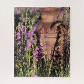 Paarse penstemon en roestige oude melkblik foto legpuzzel (Verticaal)