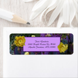 Paarse perenkruid met gele bloemen etiket