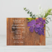 Paarse Periwinkle en Barn Wood Jubileum Party Kaart (Staand voorkant)