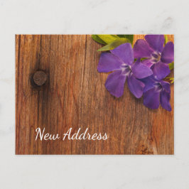 Paarse Periwinkle Flowers Barn Wood Nieuw Adres Aankondigingskaart