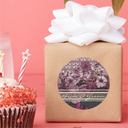 Paarse petunia op elegante witte gradiënt Stickers (Feest)