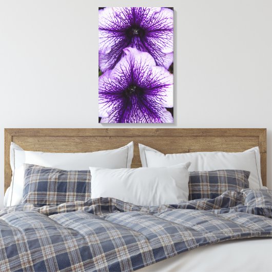 Paarse Petunias Triptiek Wall Art Canvas Afdruk (Insitu (Slaapkamer))